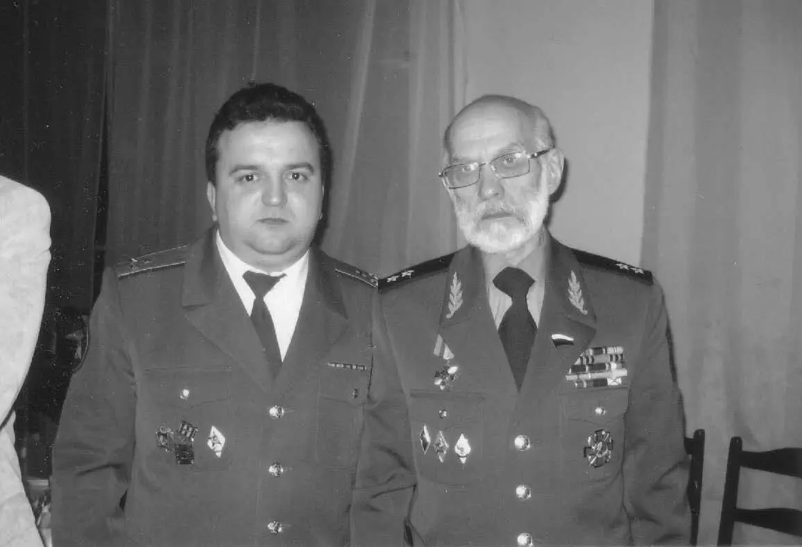 Проф НФ Пушкарев с преподавателем арабского языка в Военном университете - фото 42