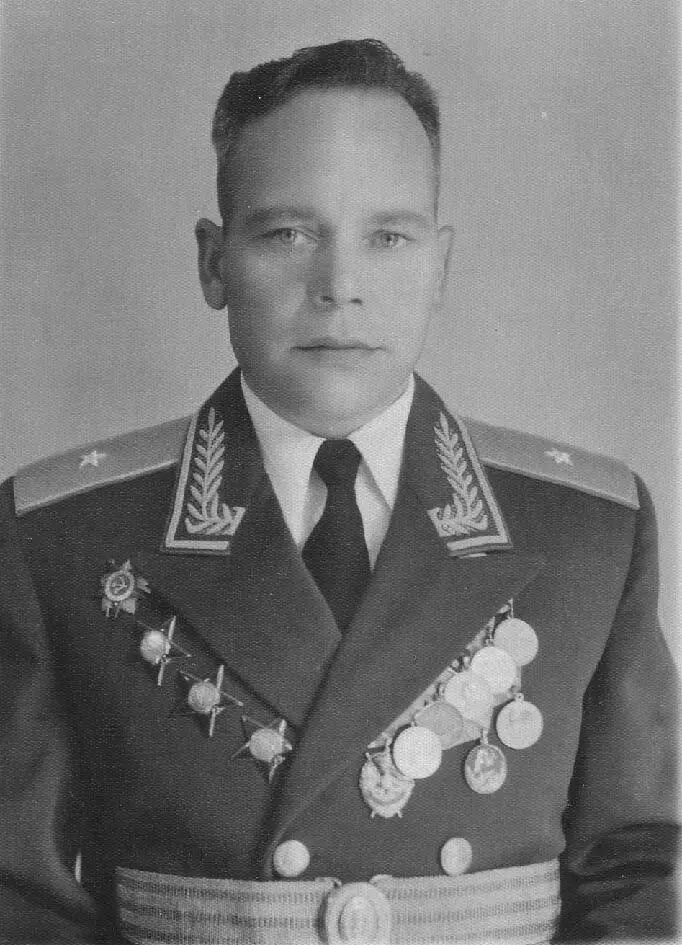 Начальник Специальной службы ГРУ ГШ ВС СССР генералмайор ЕА Юлусов - фото 43