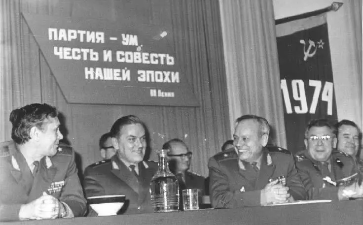 Президиум партийного собрания Специальной службы ГРУ ГШ ВС СССР Офицер 4го - фото 45