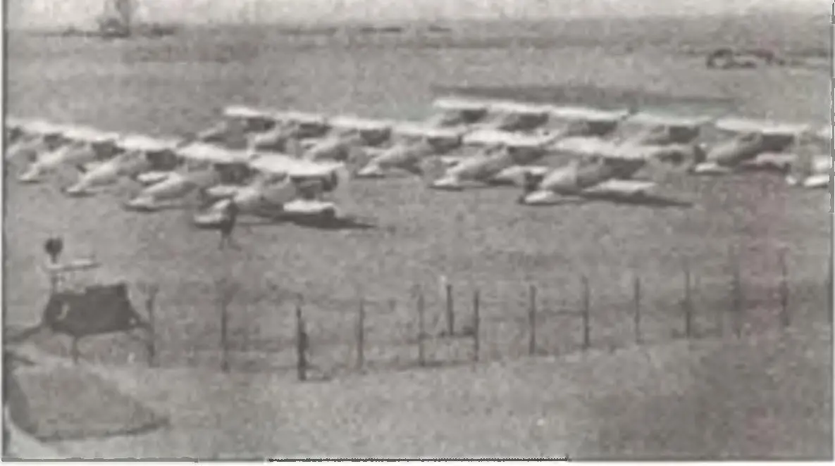 Гладиаторы MkI из 80 Sqdn RAF аэродром Исмаилия 1938 г - фото 243