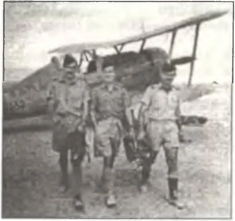 Пилоты 3 Sqdn RAAF Северная Африка ноябрь 1940 г Слева направо - фото 290