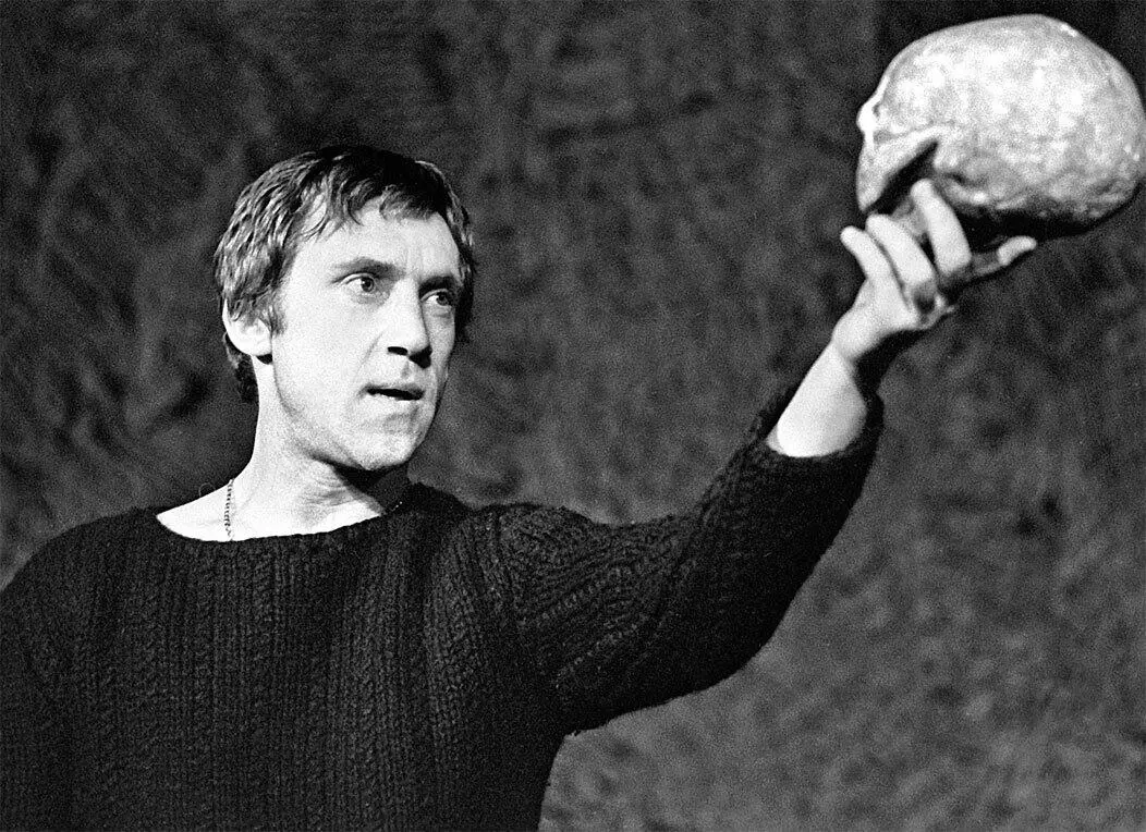 В роли Гамлета 1971 г После спектакля Гамлет Зрители аплодируют стоя - фото 14