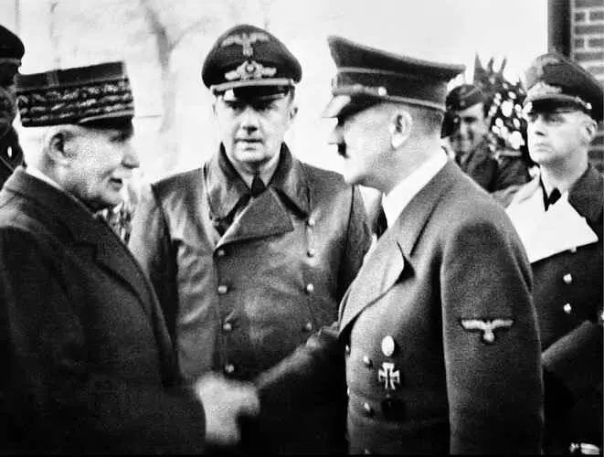 Маршал АнриФилипп Петен приветствует Адольфа Гитлера Монтуар 24 октября - фото 135