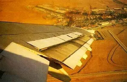 Февраль 2005 года Под крылом самолета стройплощадка нового терминала - фото 3