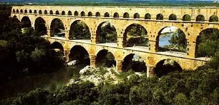 Гардский моств Ниме южная Франция По краям римской дороги стояли верстовые - фото 8