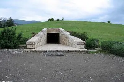 Рис 18 Курган в Вергине Первые походы Александра разрушение Фив - фото 34