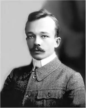 Она родилась в 1900 году в семье петербургского нотариуса Сразу после - фото 11