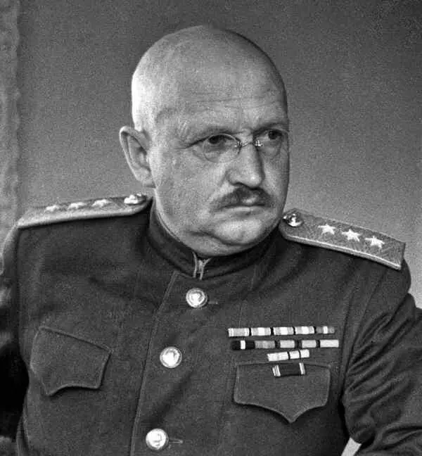 45 Генерал армии Иван Ефимович Петров 18961958 командующий советской - фото 78