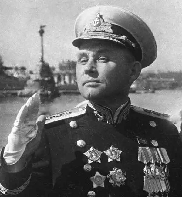 46 Адмирал Филипп Сергеевич Октябрьский 18991969 главнокомандующий - фото 79