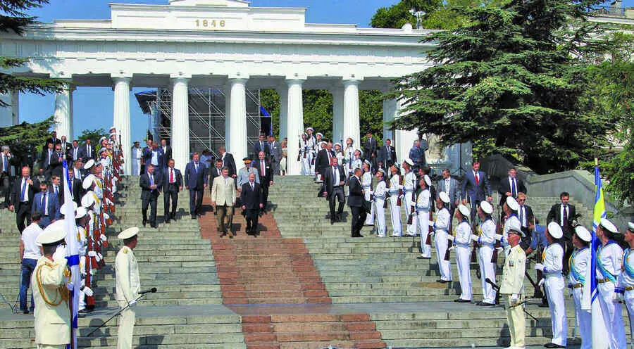 57 Лестница на Графской пристани Президент Российской Федерации Владимир - фото 90