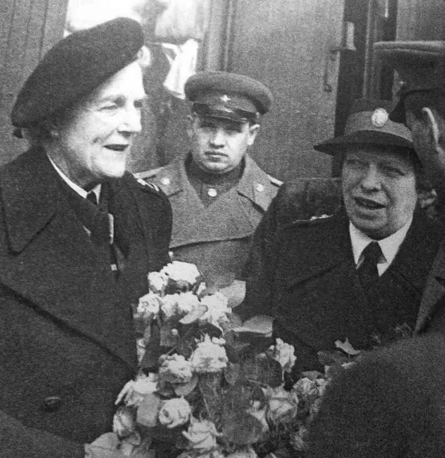 64 Клементина Черчилль 18851977 приехала в Севастополь 23 апреля 1945 г в - фото 97