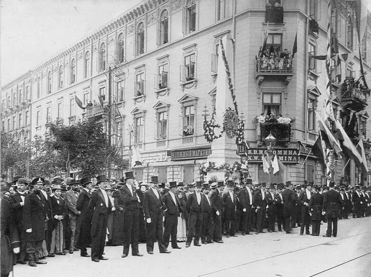 Ил 18 Приветственный комитет варшавских граждан во время визита Николая II в - фото 12