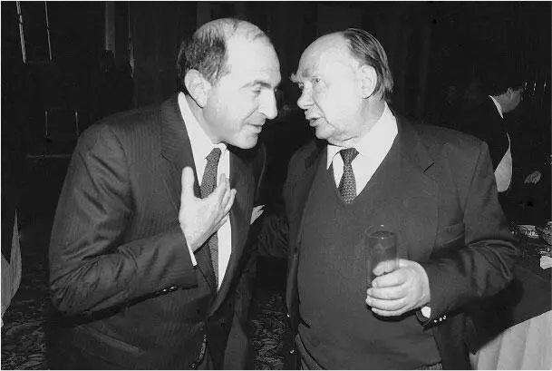 Борис Березовский слева и архитектор перестройки Александр Яковлев Личный - фото 9