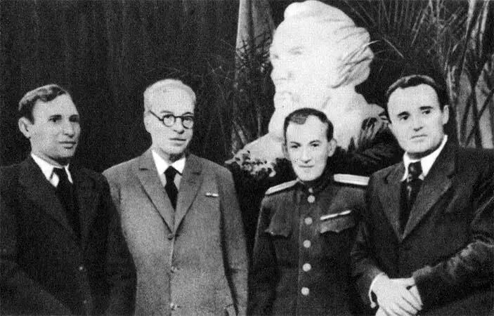 А А Космодемьянский Б Н Воробьев М К Тихонравов С П Королев в день - фото 9
