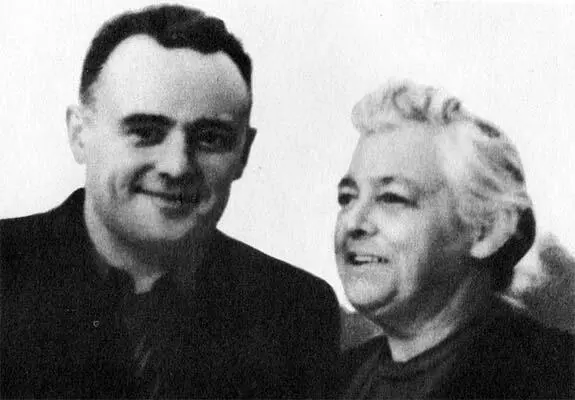 С П Королев и его мать Мария Николаевна Баланина С П Королев и его дочь - фото 13