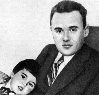 С П Королев и его дочь Наташа Н И Королева и С П Королев 1961 В - фото 14