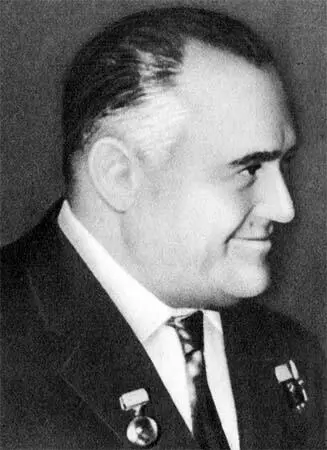 Сергей Павлович любил шутку острое слово и добрая улыбка часто озаряла его - фото 24