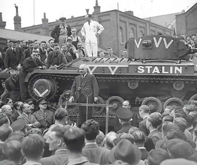 Посол СССР в Великобритании И М Майский выступает на торжественном митинге на - фото 8