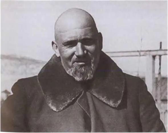 Эдуард Берзинь в Магадане 1930е гг Интервенция Американские солдаты на - фото 39