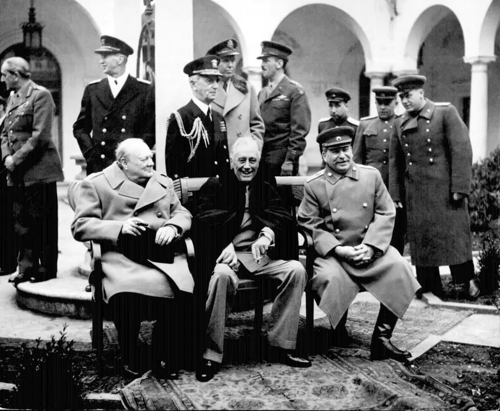 Черчилль Рузвельт и Сталин г Ялта февраль 1945 г Напомню что в это - фото 7