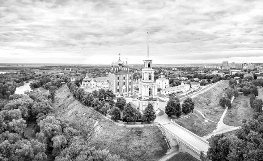 Вид на современный Рязанский кремль Поначалу армия Батыя шла вдоль реки Пронь - фото 34