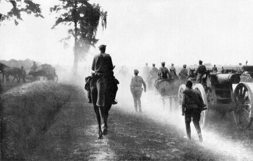 Русская артиллерия в движении 1917 г Иллюстрация из журнала National - фото 190