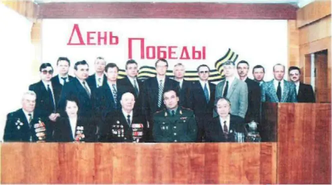 Руководящий состав Управления ФСБ по Магаданской области с ветеранами - фото 9