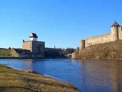 Граница двух миров река Нарова между Нарвой и Ивангородом Фото А И - фото 68