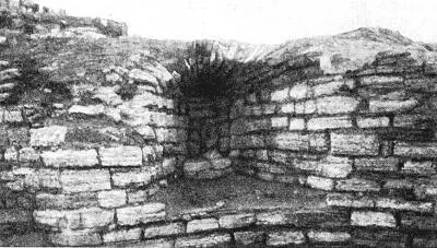 Рис 38 Бойница одной из башен крепости Ям Фото 1909 г Фотография П П - фото 91
