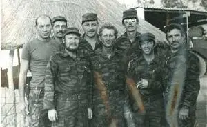 Август 1983 г В КуитоКуанавале с коллегами с 16 ПБР Слева направо Г - фото 89