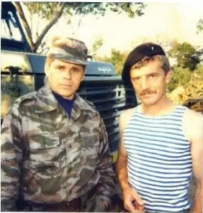 Советник командира 13 ДШТБ и переводчик А Пелевин г КуитоКуанавале 1988 г - фото 202