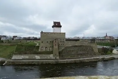 Замок Нарвы Фото автора Артиллерийское орудие Рисунок немецкой рукописной - фото 29