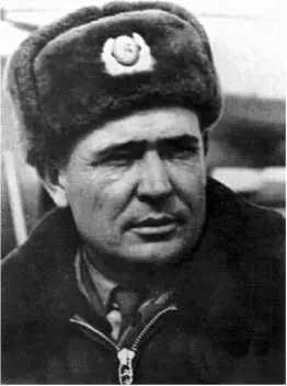 Командир экипажа вертолёта Евгений Люков отличившийся при эвакуации раненых с - фото 68