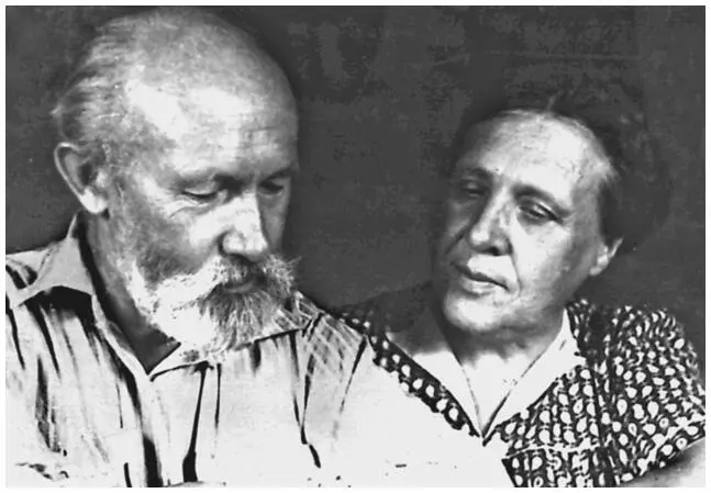 Елена Александровна и Николай Иванович Зубовы КокТерек 1956 А И - фото 49