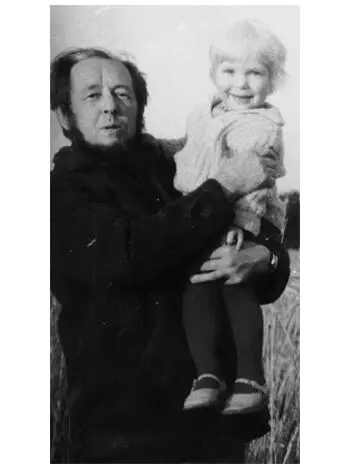 Последнее лето в России С сыном Ермолаем Фирсановка 1973 Дом К И - фото 131