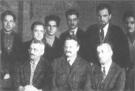 Группа оппозиционеров в 1927 г В первом ряду И Н Смирнов Л Д Троцкий И - фото 25