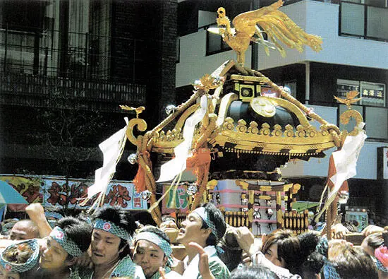 Праздник Сандзя мацури в святилище Асакуса дзиндзя расположенного на - фото 19