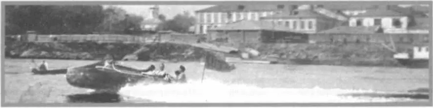 Испытание Г1 в ноябре 1921 г на Москвереке За рулем В М Петляков Глиссер - фото 83