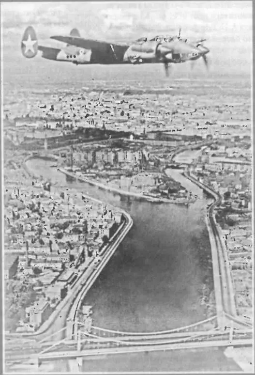 Пикирующий бомбардировщик Ту2 в полете 1945 г 21 октября 1937 г Здание - фото 129