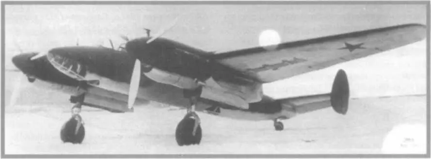 Самолет 103 на аэродроме Это хорошо понимала большая часть военнослужащих - фото 142