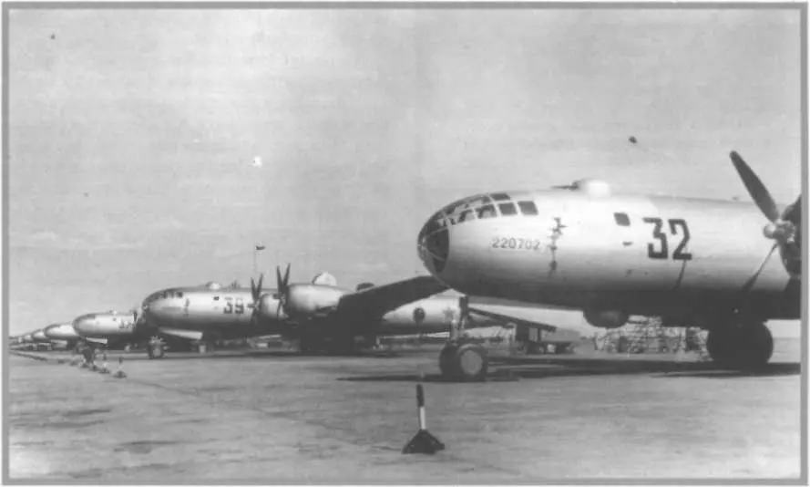 Линейка ТУ4 1948 г В 1947 году в связи с 25летием КБ было награждено - фото 146