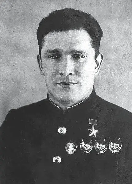 Борис Феоктистович Сафонов Фото Североморский летчик 7 ноября 1943 г - фото 22