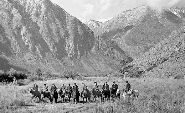 Лесники Алтайского заповедника 1958 год Алтайский конь очень неприхотлив Это - фото 72