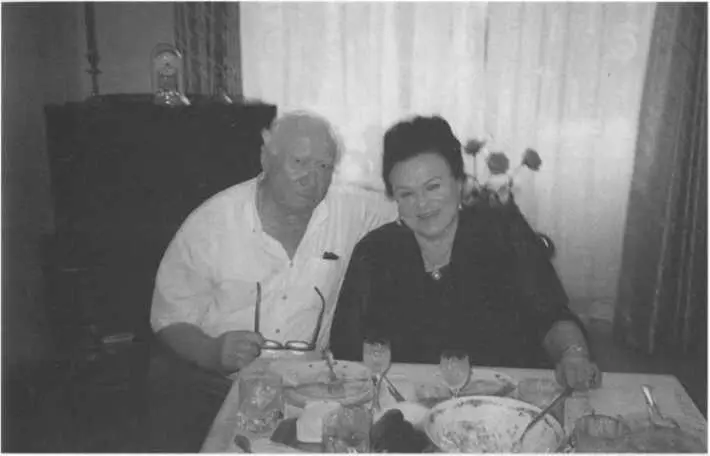 В доме наших общих друзей Жаровых Г 3 Санников ЛГ Зыкина Москва 2005 год - фото 69