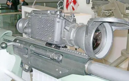 Вид на прицел и затвор Крупный план Патрон 12799 50 BMG - фото 465
