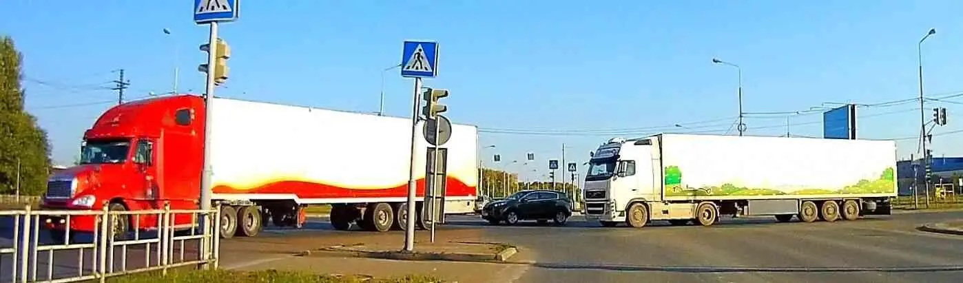 Крупногабаритному транспортному средству допускается заезжать на соседнюю - фото 168