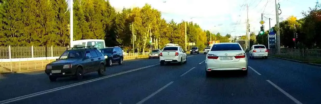 Дорога имеет более 4х полос для движения поэтому выезд на полосу встречного - фото 186