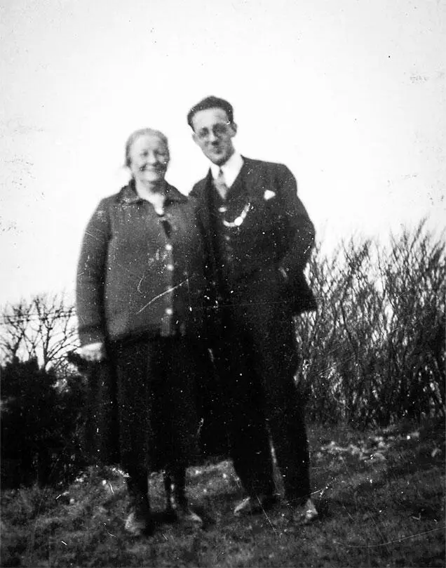 Леон и Малка Вена 1938 Я отметил как Леон всегда элегантно одет опрятно с - фото 11