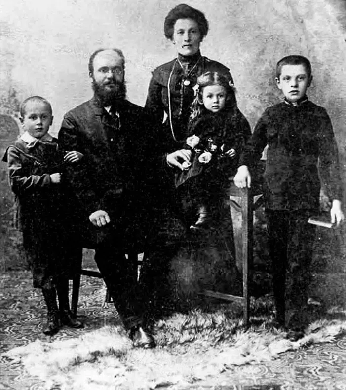 Семья Лаутерпахт Герш крайний слева Жолква 1902 26 Лаутерпахт родился в - фото 21