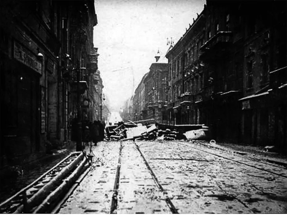 Баррикада на Сикстуской улице Лемберг Ноябрь 1918 Такие проблемы групповой - фото 23